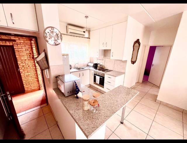 2 BEDROOM TOWNHOUSE FOR SALE IN MEREDALE